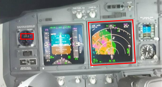 Værradaren om bord på Norwegian-flyet to minutter etter hendelsen indikerer skyer med mye turbulens og regn. Foto:  CIAIAC