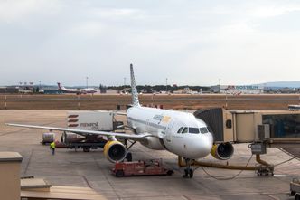 Airbus A320 fra Vueling på Valencia lufthavn. Foto:  Wikimedia commons