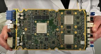 Teslas Autopilot-datamaskin, eller ADAS-kort. Skjermbilde:  Munrolive.com