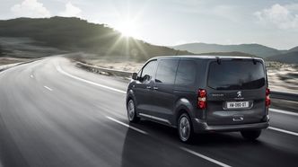 Peugeot e-Traveller er en diger elektrisk familiebil. Foto: Peugeot