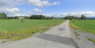 Kvedalsvegen i Sør-Odal, der den tar av fra fylkesvei 24. Foto:  Google Maps
