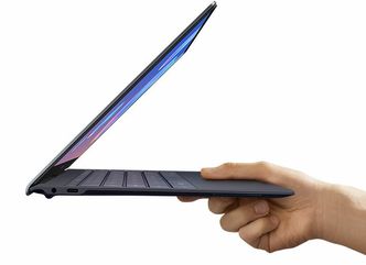 Billigst og lettest: Galaxy Book S Foto: Samsung
