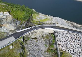 Slik Krokevasselva bru så ut før den ble ødelagt i 2018. Foto: Statens vegvesen