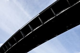 Forskningsprosjektet viser at man kan fjerne 28 prosent av materialet som brukes i brudekker. Avbildet her er brudekket på Hålogalandsbrua. Foto: Ragnhild Heggem Fagerheim