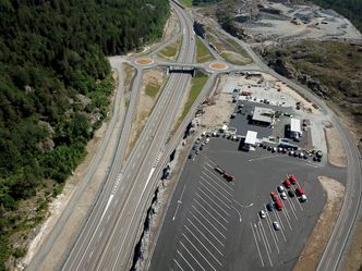 - Dette er verdens mest moderne veiserviceanlegg og døgnhvileplass, hilset samferdselsminister Knut Arild Hareide i forbindelse med åpningen av Langrønningen døgnhvileplass og veiserviceanlegg. Foto: Nye Veier