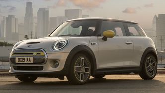 Mini Cooper ligger langt nede på listene over registrerte biler hittil i 2020. Foto: Alberto_Martinez