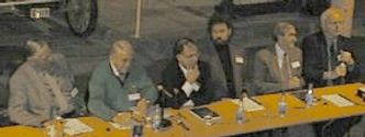 Fra panelet, fra venstre: Rolf Nordhagen (professor, tidligere sjef for EDB-senteret ved Universitetet i Oslo), Magne Lein (ordstyrer), Arild Haraldsen (forfatter av boka «Den forunderlige reisen gjennom IT-historien»), Jan Rune Holmevik (historiker), Thomas Hysing (pensjonert konstruktør), Kristen Nygaard (professor). Foto: Digi.no