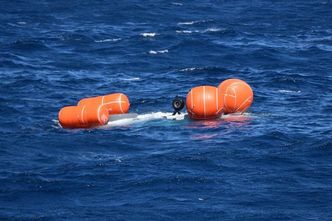 Det nederlandske NH90-helikopteret kantret og forble flytende i litt over et døgn før det sank, cirka 100 kilometer vest for Aruba. Foto:  Det nederlandske forsvaret