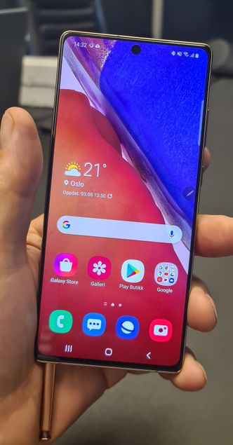 Strøm av mobiler: Samsung lanserer nye toppmobiler to ganger i året. Her er nylig lanserte Note20 Ultra som har innebygget penn Foto: Odd Richard Valmot