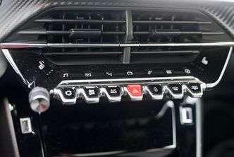 Disse tangentene er ikke de enkleste å betjene under kjøring. Foto:  Mathias Klingenberg