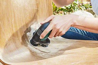 Kommer til: Vi vet ikke om noen annen slipemaskin som kommer til i kurver slik som Easy CurvSander12. Foto undefined:  Bosch