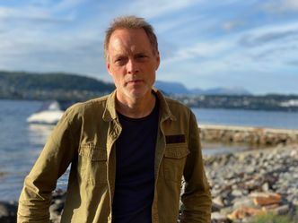 – Visste du at bøndene forbruker fossil energi tilsvarende innholdet i seks poteter når de skal dyrke ti poteter? spør Ketil Stoknes. Foto:  Privat