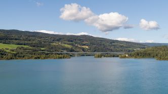 Brua over Lågen.