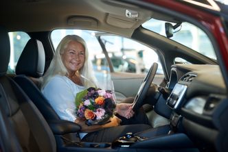 Jansen ble gratulert av blant andre Elbilforeningen, Grønn Kontakt, samferdselsministeren og Nissan. Foto: Mathias Klingenberg