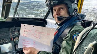 Knut Eirik Thornes, prøveflyger i Forsvarsmateriell, på den siste flyturen med Sea King serienummer 322 i februar 2020. Foto: Forsvarsmateriell