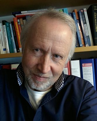 Rudi Kirkhaug er forsker og professor II i lederskap og organisasjon ved Universitetet i Tromsø. Foto: Privat