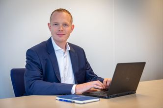 Guido Gerrits i Thales brenner for å gjøre autentisering sikrere og mer brukervennlig. Foto: Sven Scheffers