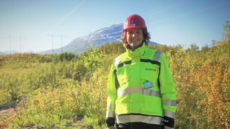 Statnetts prosjektleder for kabel, Kirsten Faugstad, sier om kabelleggingen i Suldalsvatnet at det er et imponerende stykke arbeid som er gått med til både planlegging og bygging. Foto:  Ryfylkefotografen