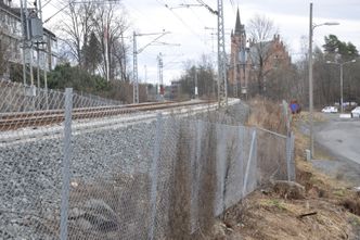 I dette området vest for Høvik stasjon vil de forberedende arbeidene til byggingen av E18 Vestkorridoren pågå. Foto: Kjell Wold, Statens vegvesen