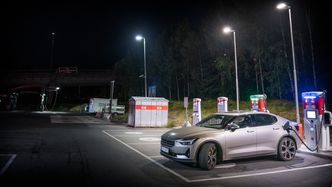 Polestar 2 har høyt forbruk, men lader fort. Foto:  Eirik Helland Urke