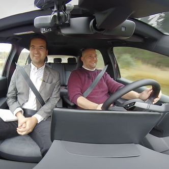 Mathias Klingenberg og Marius Valle snakker om ID.3 i Teknisk Sett: Elbil Foto: Eirik Helland Urke