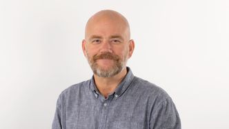 Stian Betten leder kampflyforskningen på FFI. Foto:  Forsvarets forskningsinstitutt