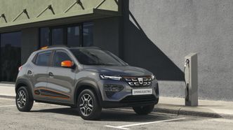 I motsatt ende av skalaen finner vi Dacia Spring. Prisen er ikke kjent, men importøren sier at det skal bli Europas billigste elbil. Foto: Renault