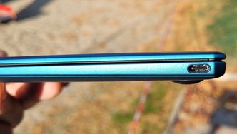 Syltynn: MateBook X er bare 13,6 mm tykk. Det er imponerende, men det går ut over antall porter. Foto: Odd Richard Valmot