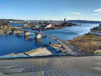 Solcellespesialisten brukte sine aller mest erfarne montører, siden prosjektet stilte ekstra strenge krav til nøyaktighet. Foto:  Solcellespesialisten
