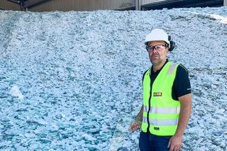 Det ville ha vært synd om alt drivhusglasset gikk til deponi, sier Oddvar Aftret, produksjonssjef ved Glava Isolasjon i Stjørdal.