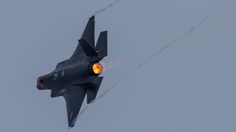 F135-motoren i sitt rette element, bakerst på en F-35A, der den leverer maksimalt 43.000 pund/191 kN med etterbrenner. Foto: Capt. Kippun Sumner