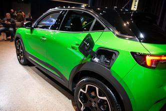 Bilen hurtiglader med 100 kW maks. Foto:  Mathias Klingenberg