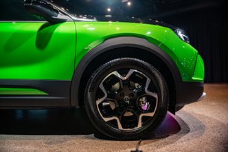 Bilen kommer med opptil 18 tommers felger, avhengig av utstyrsnivå. Foto:  Mathias Klingenberg