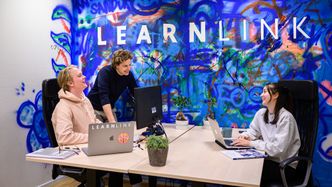 UTVIDET TJENESTEN: LearnLink-teamet kastet seg rundt da skolene stengte i mars. Foto: Fartein Rudjord