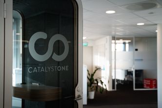 CatalystOne har hovedkontor i Oslo, men tilrettelegger så folk kan sitte der de selv ønsker. Foto: Delta V