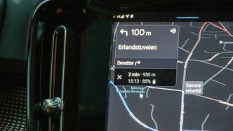 Navigasjonssystemet gir etter vår erfaring et ganske nøyaktig anslag på hvor mye energi som vil gå med på turen.  Foto:  Marius Valle