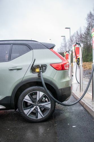 Vi fikk ladehastigheten over 100 kilowatt på ett av tre ladestopp.  Foto:  Marius Valle