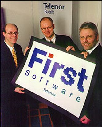 Divisjonsdirektør Asbjørn Eide (f.v.), administrerende direktør Martin Furuseth, og direktør for programvare Trygve Reinertsen, alle i Telenor Bedrift.
