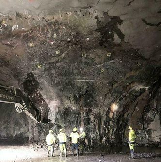 Rundkjøringen er gravd ut som en smultringform med en stor søyle i midten. Utgravingen krevde mye omhu og var en av de største utfordringene i prosjektet. Foto:  NCC