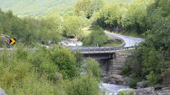 Dagens bru er fra 1937. Foto:  Cecilie Schjøtt Høiholt