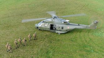 Belgiske soldater i ferd med å gå om bord i et NH90 TTH. Foto: Airbus Helicopters