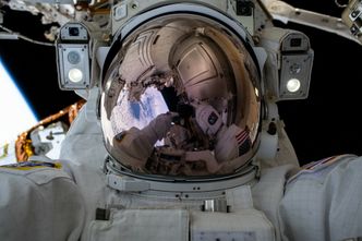 Bredbåndsmontør fra NASA. Foto: NASA