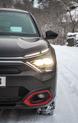 Citroën ë-C4 har en litt hissig front. Foto: Marius Valle