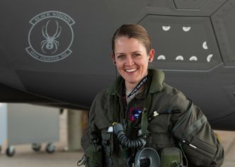 Kaptein Kristin «BEO» Wolfe er sjef for F-35A Lightning II Demonstration Team. Foto:  Capt. Kippun Sumner