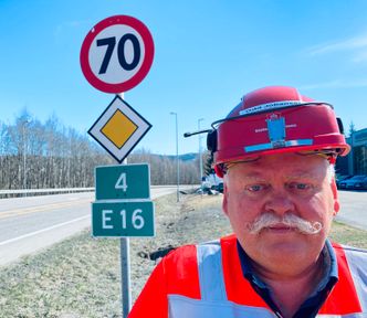 Prosjektleder Odd Johansen i Statens vegvesen skal velge ut tre av sju entreprenører som får være med videre i kampen om å bygge ny Rv.4 opp mot Lygna. Foto: Statens vegvesen