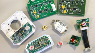 Sensorer «made in Horten» vokser inn i flere fagområder. Her montert i forskjellige enheter. Foto:  Håvard Solerød