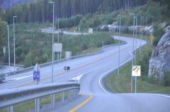 Riksvei 7 Sokna-Ørgenvika ender her ved Ørgenvika og Krøderen. Veien videre til Lindelien er om lag fire kilometer lang. Foto: Kjell Wold/Statens vegvesen