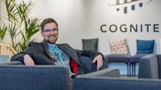 Som løsningsarkitekt setter Magne Eimot pris på å lære om ulike industrier, samtidig som han hjelper dem med digitalisering, optimalisering og effektivisering. Foto: Delta V