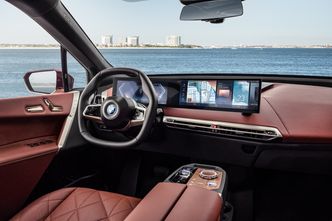 BMW iX har siste generasjon av iDrive. Foto: BMW