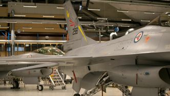 F-16A Bl10 298 med Tor med hammeren på halen er et av flyene som nå klargjøres for salg. Foto: Forsvarsmateriell